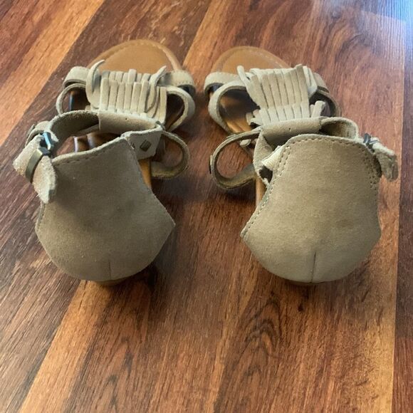 Minnetonka size 8   - Picture 3 of 7